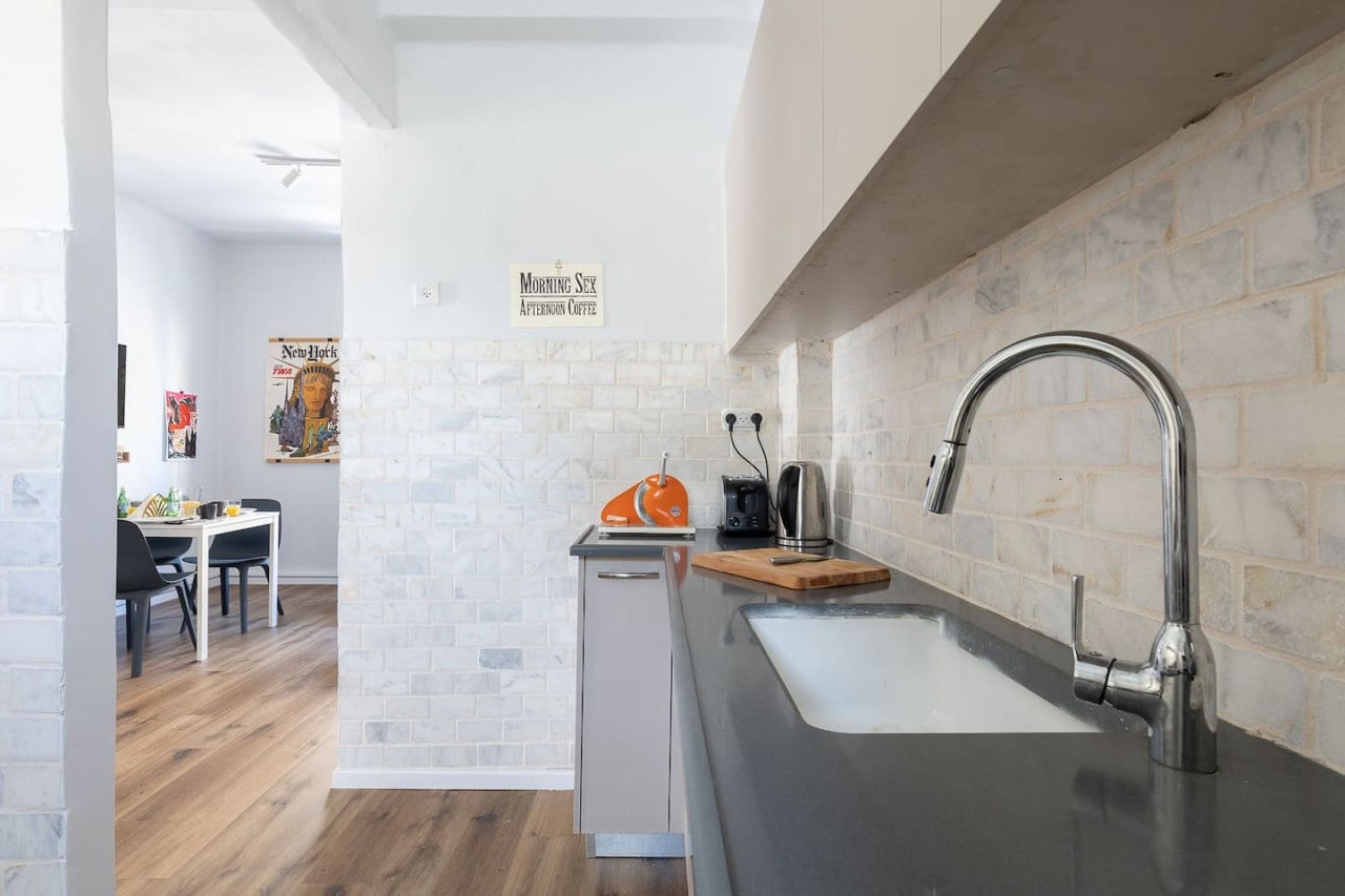 Artistic 2BR Apt w Balcony in Florentin Center