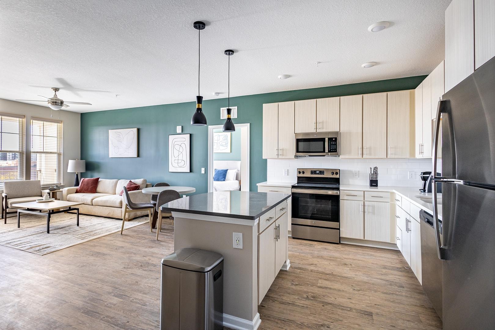 Beautiful 2BD, Pool, Clubhouse