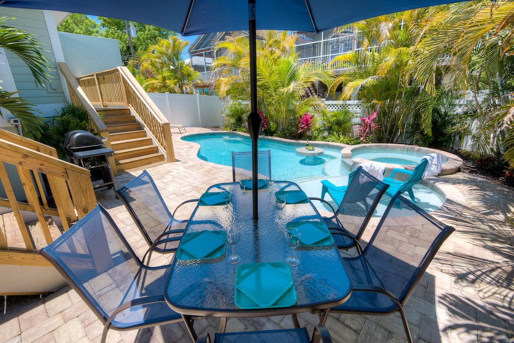 Outdoor Dining Seating