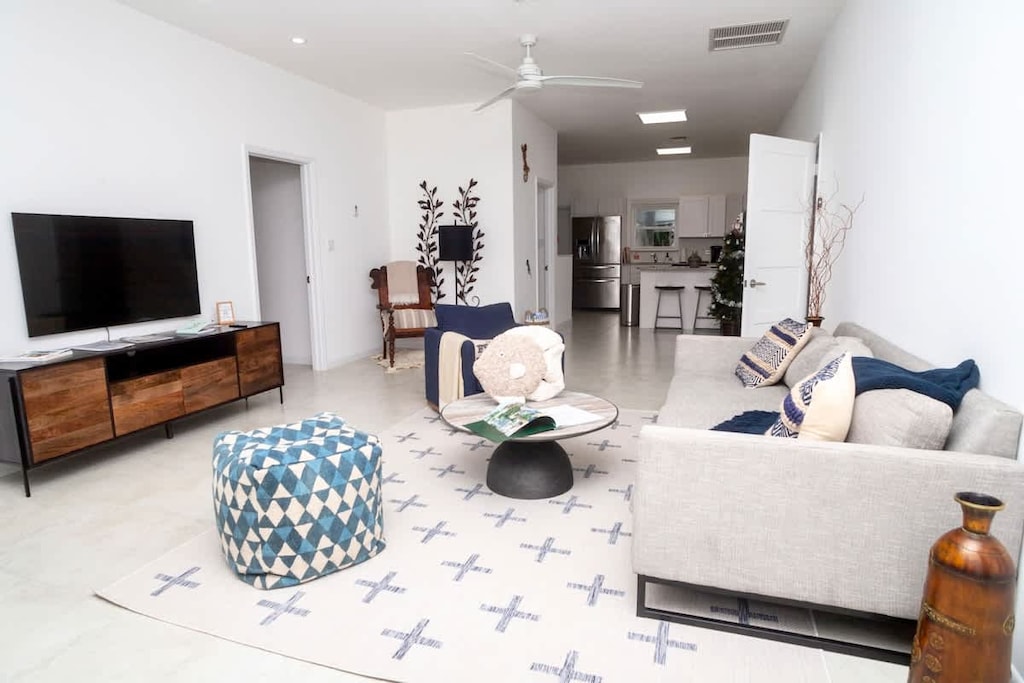 Mastic Sunnyhill Cottage living room area