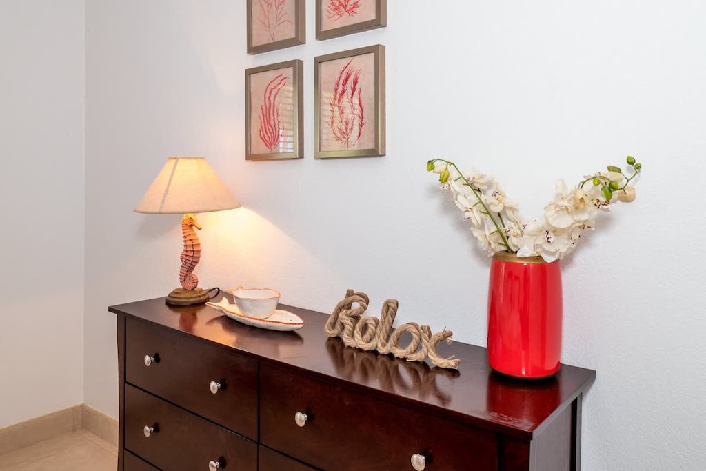 Colonial Kai - Decor