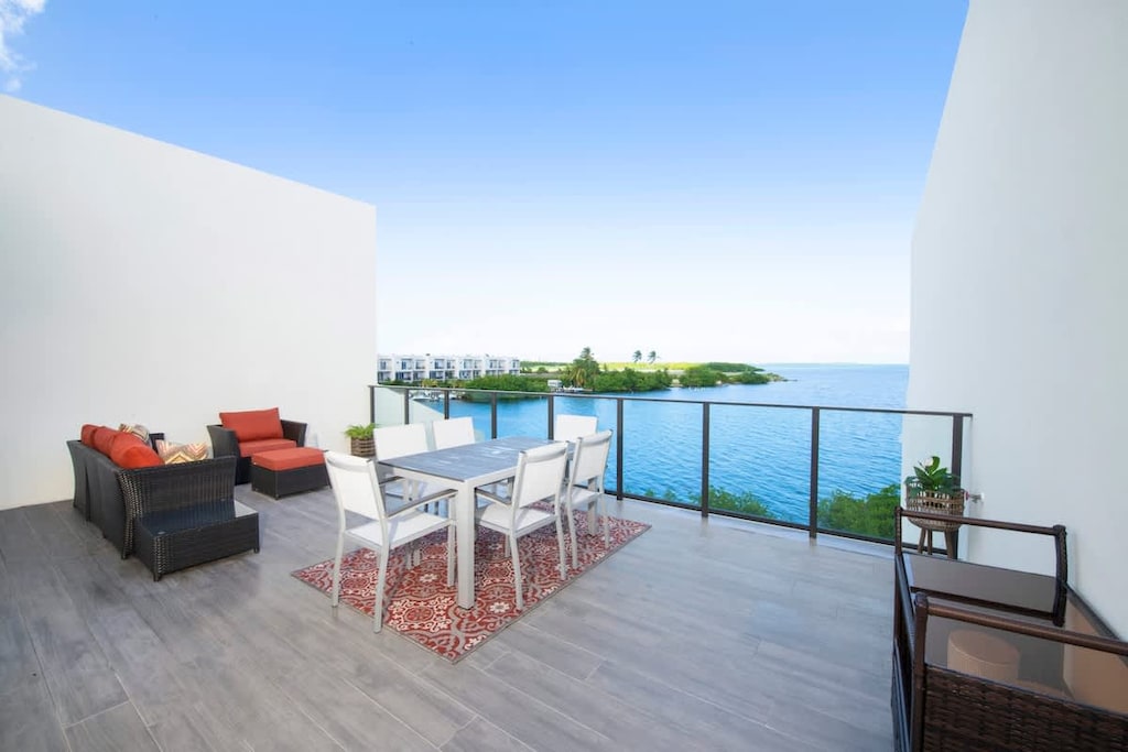 Allure #22 Rooftop Waterfront View