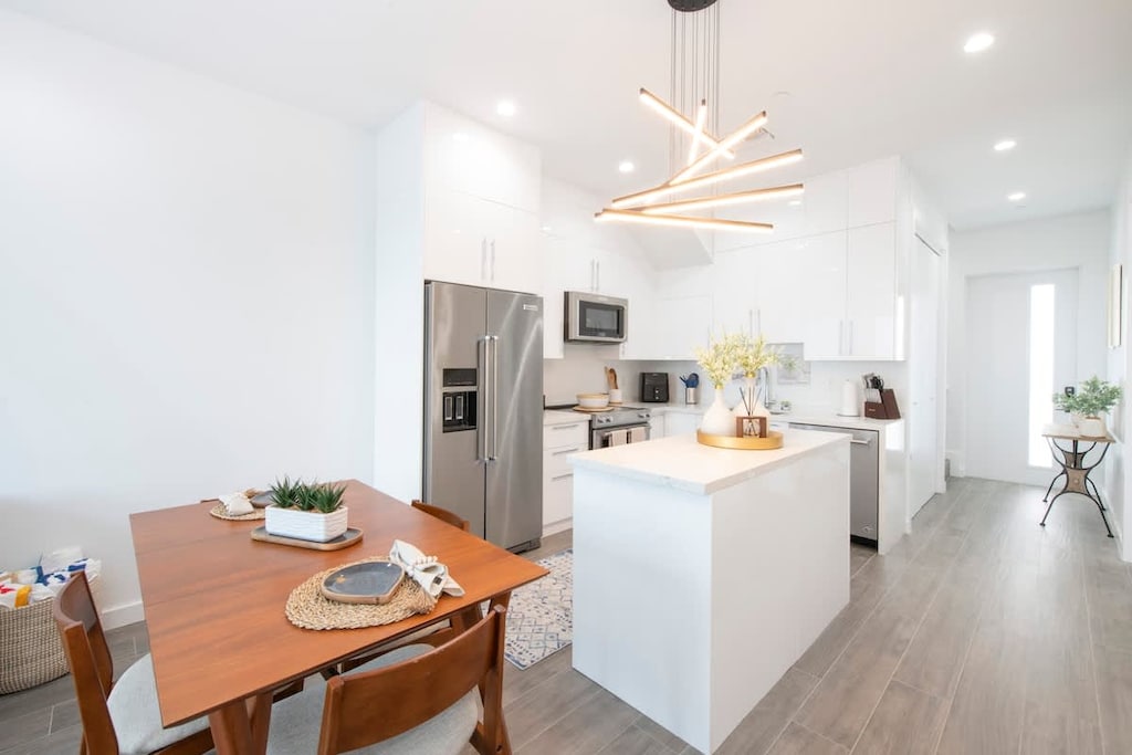 Allure #22 Dining and Kitchen area