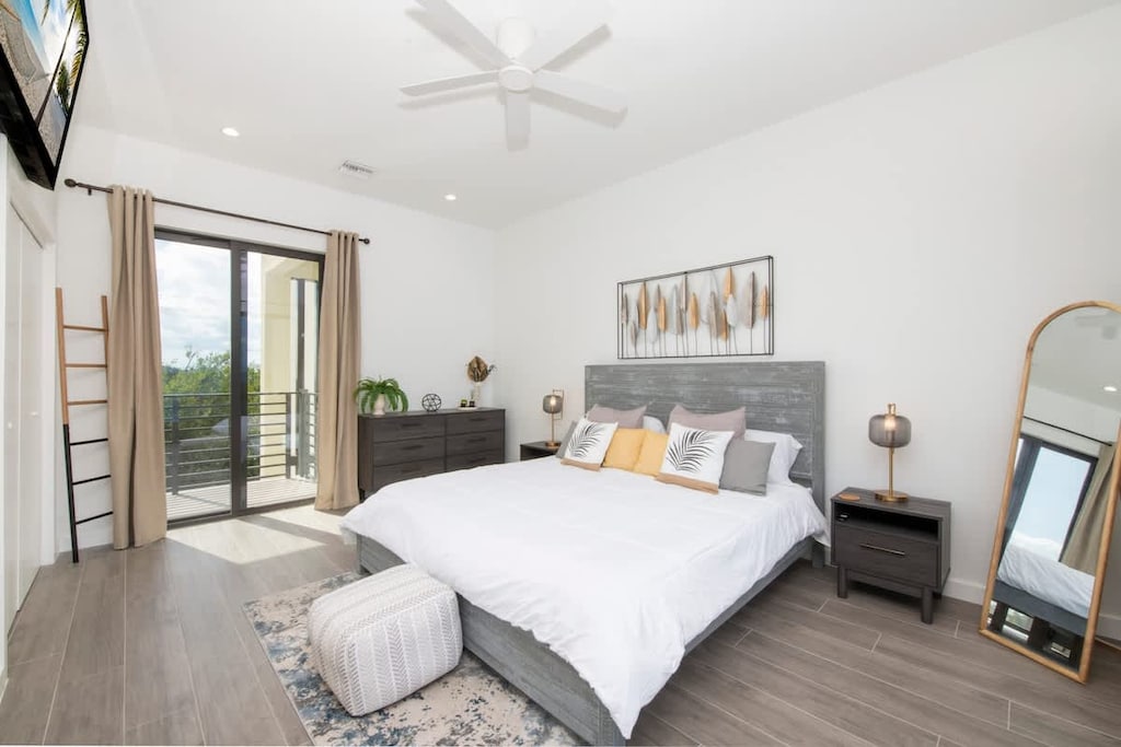 Allure #22 Second Bedroom