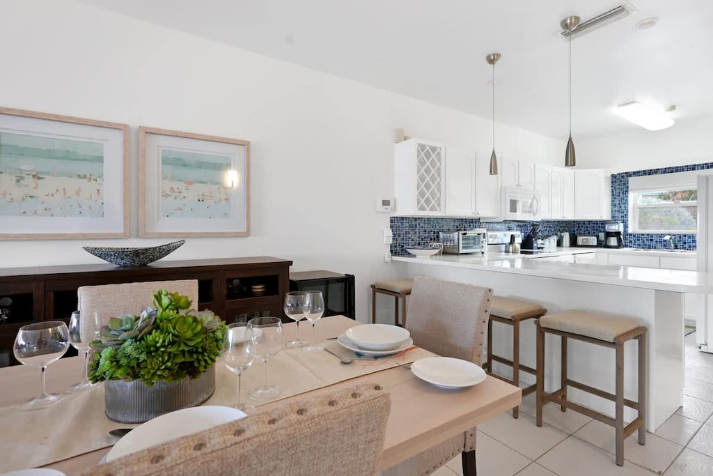Coconut Bay #122- Dining Area