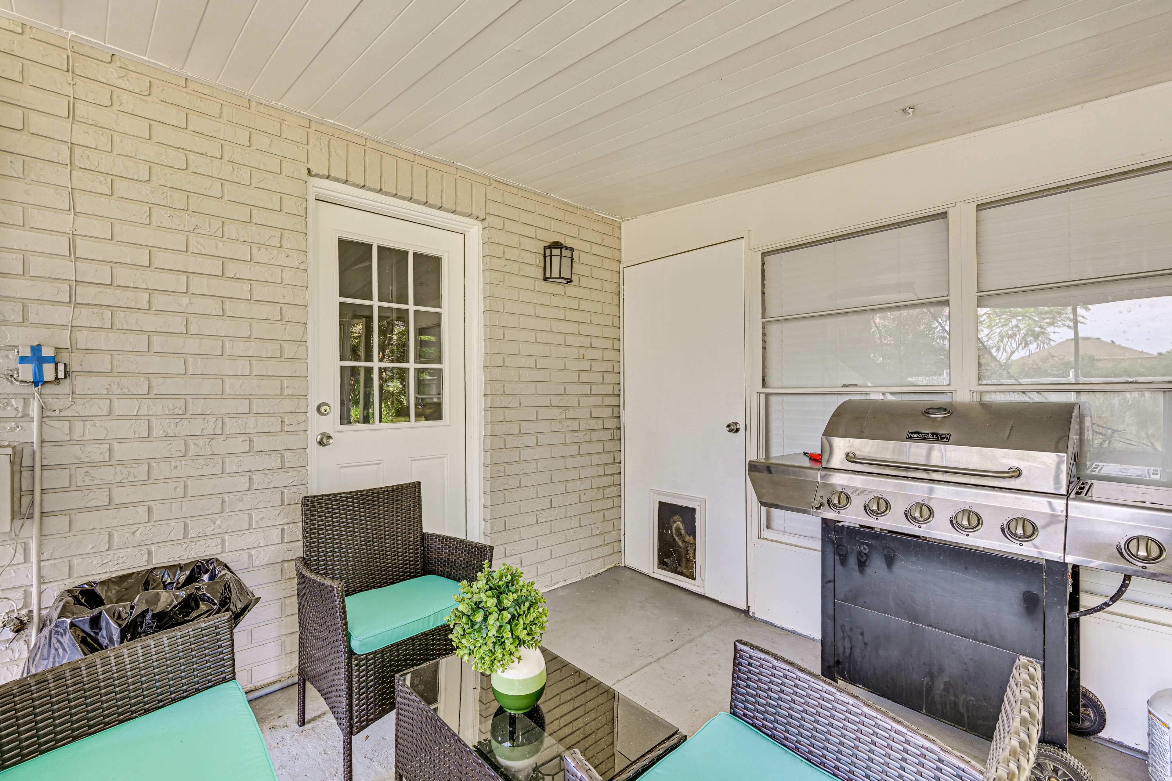 Pet-Friendly Home w/ Lanais, Near Dtwn Tampa!