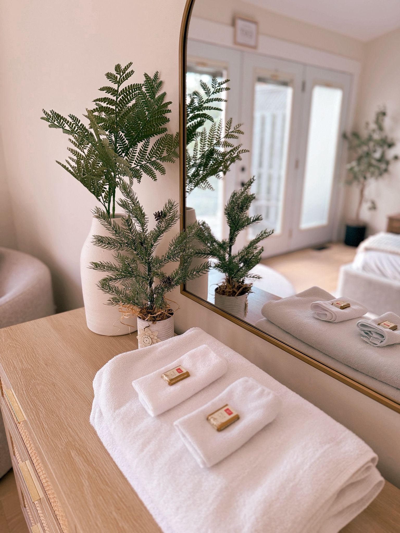 Driftwood: Luxe Lakefront Retreat - Tobermory