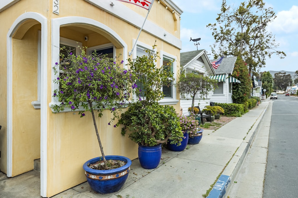 232CL - Entrance Side