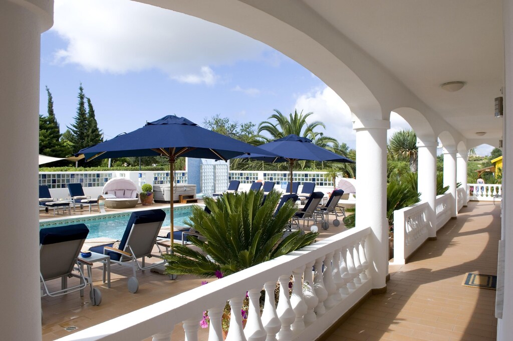 Outdoor retreat with swimming pool and jacuzzi