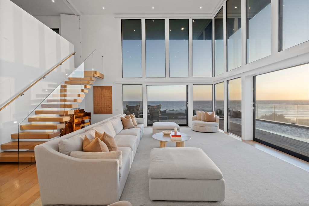 Where modern design meets the ever-changing Pacific horizon.