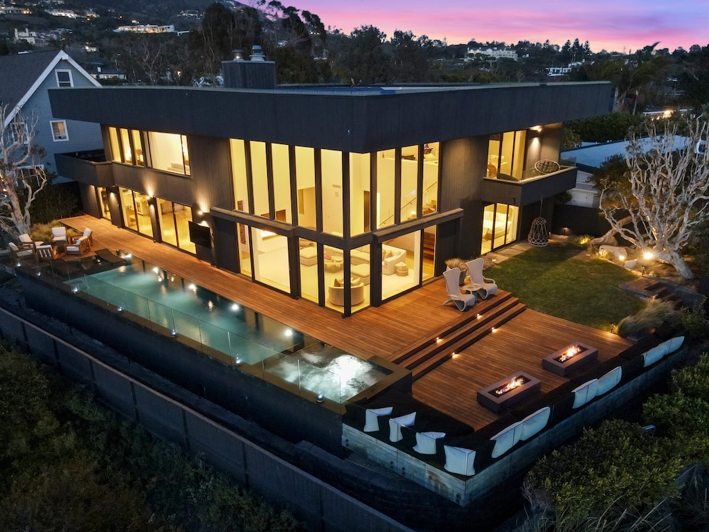 Experience the beauty of modern architecture in its most captivating form.