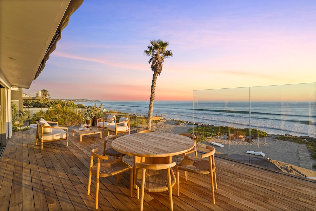 A private escape with endless views and refined coastal living.