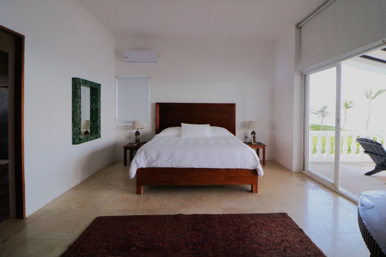 Elegant 7BR Seafront Villa and Pool