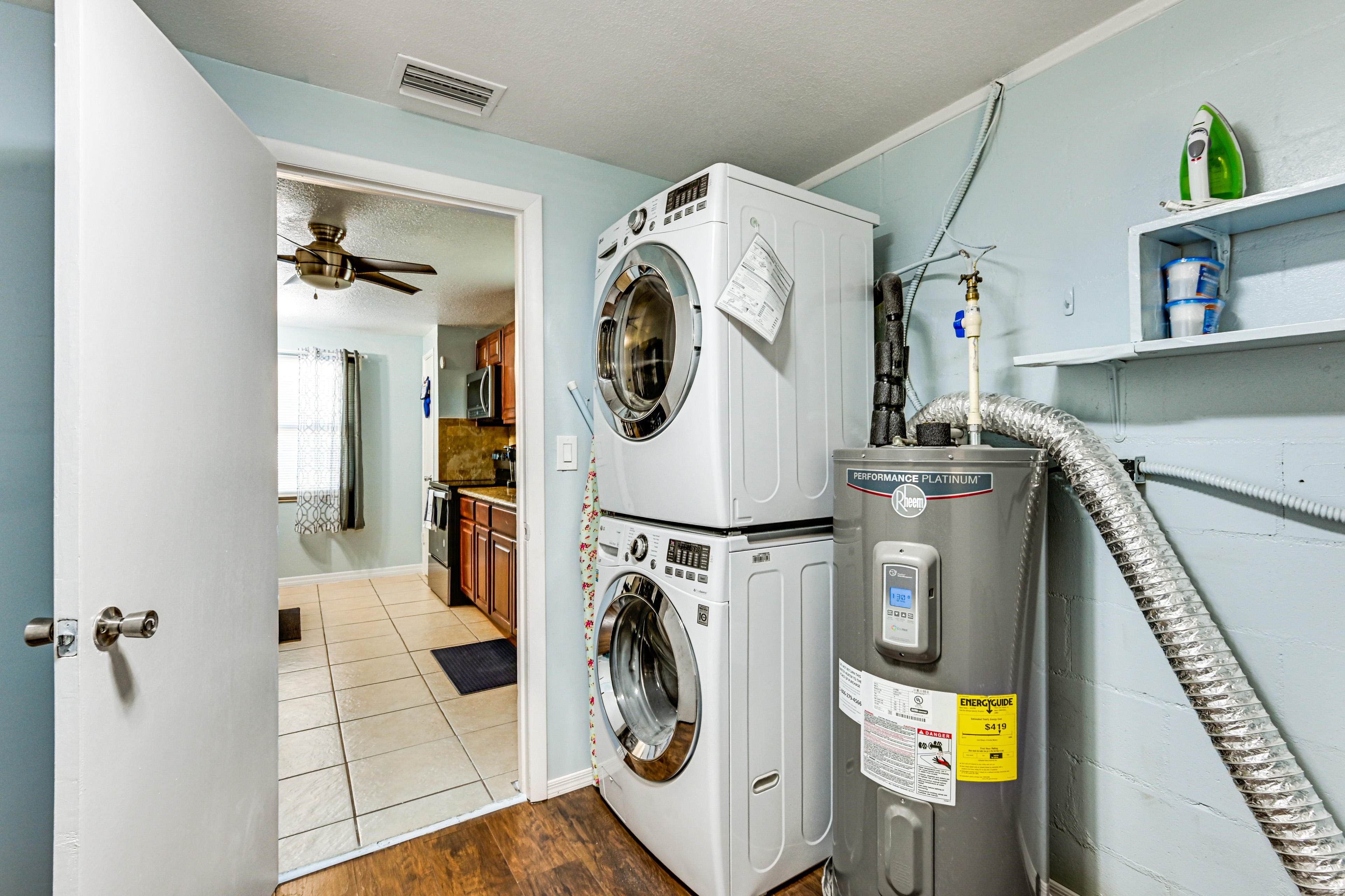 7 Mi to Busch Gardens: Tampa Gem w/ Yard!