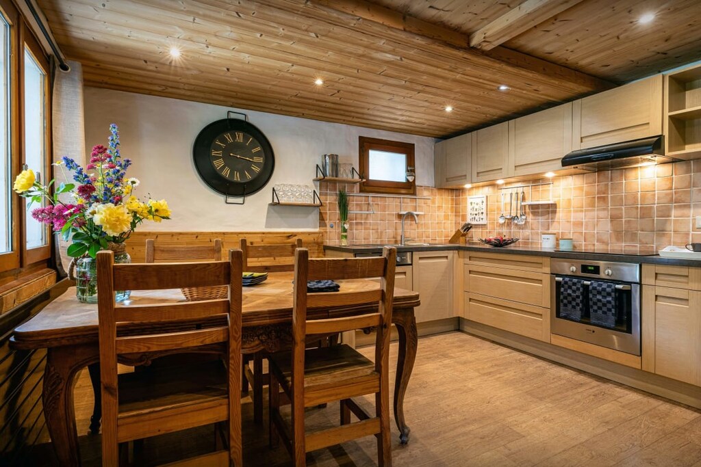 Kitchen/Dining table