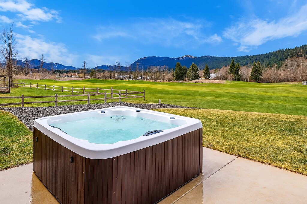 Enjoy a Spa-like Hot tub!