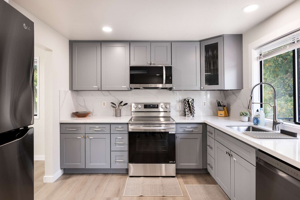 Fully remodeled kitchen. Every thing is new for you!
