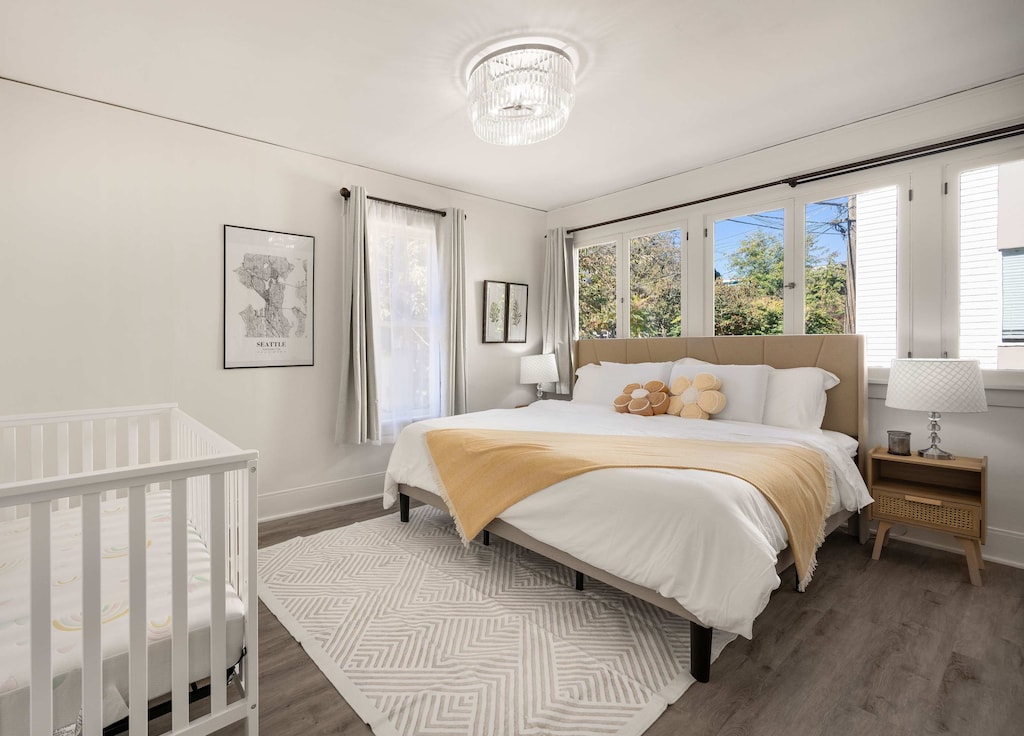 Here is the cozy king size bed !
