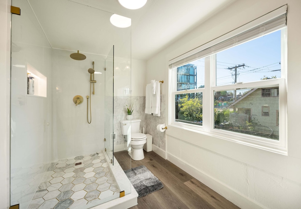 The bathroom on the 2F is newly remodeled