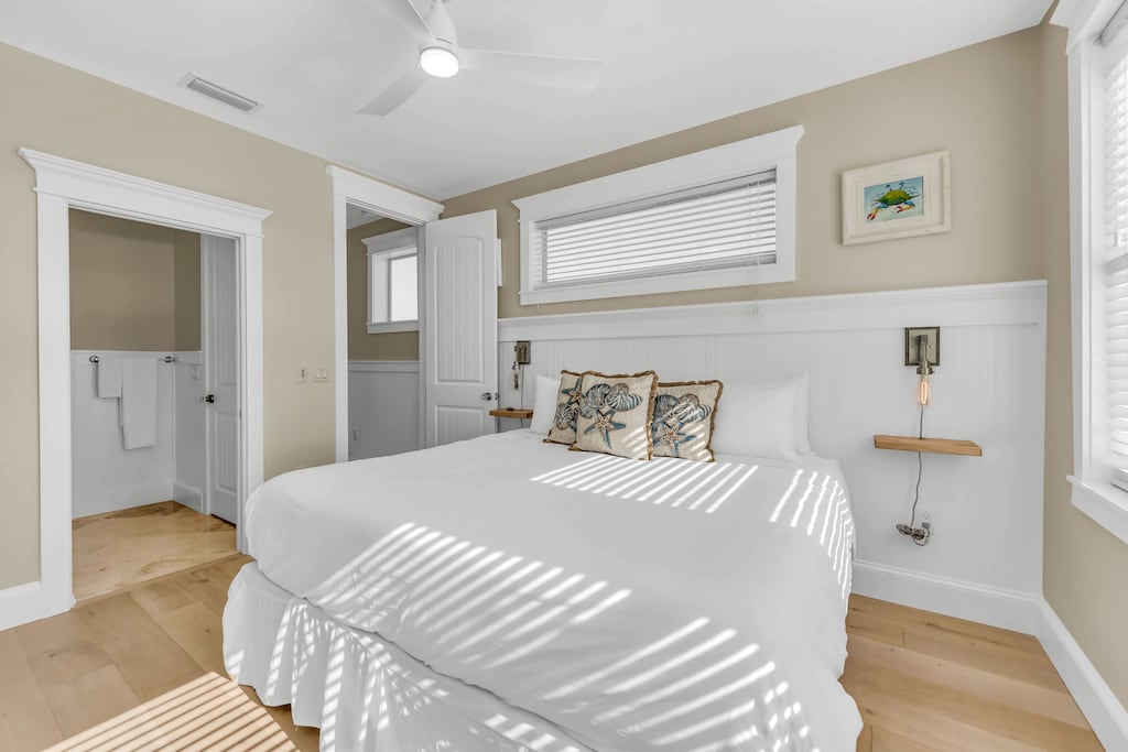 Second Bedroom, King