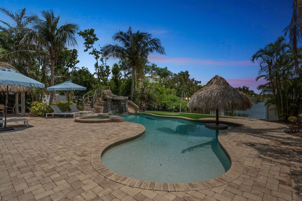 Private Pool and Spa, Swim Up Bar