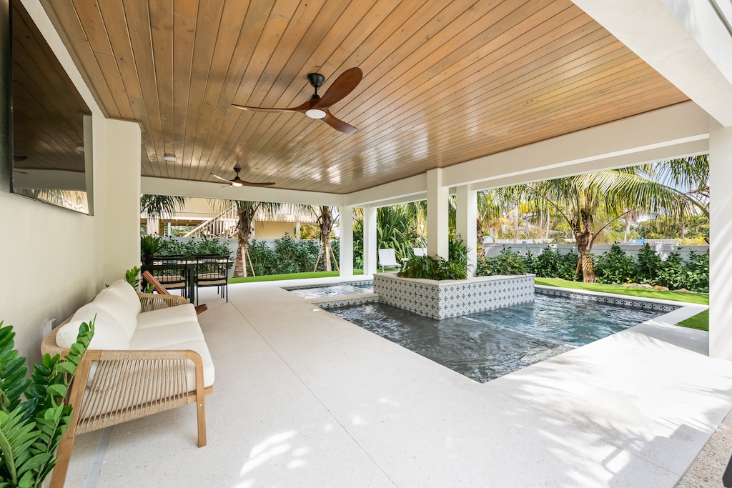 Private Pool and Spa