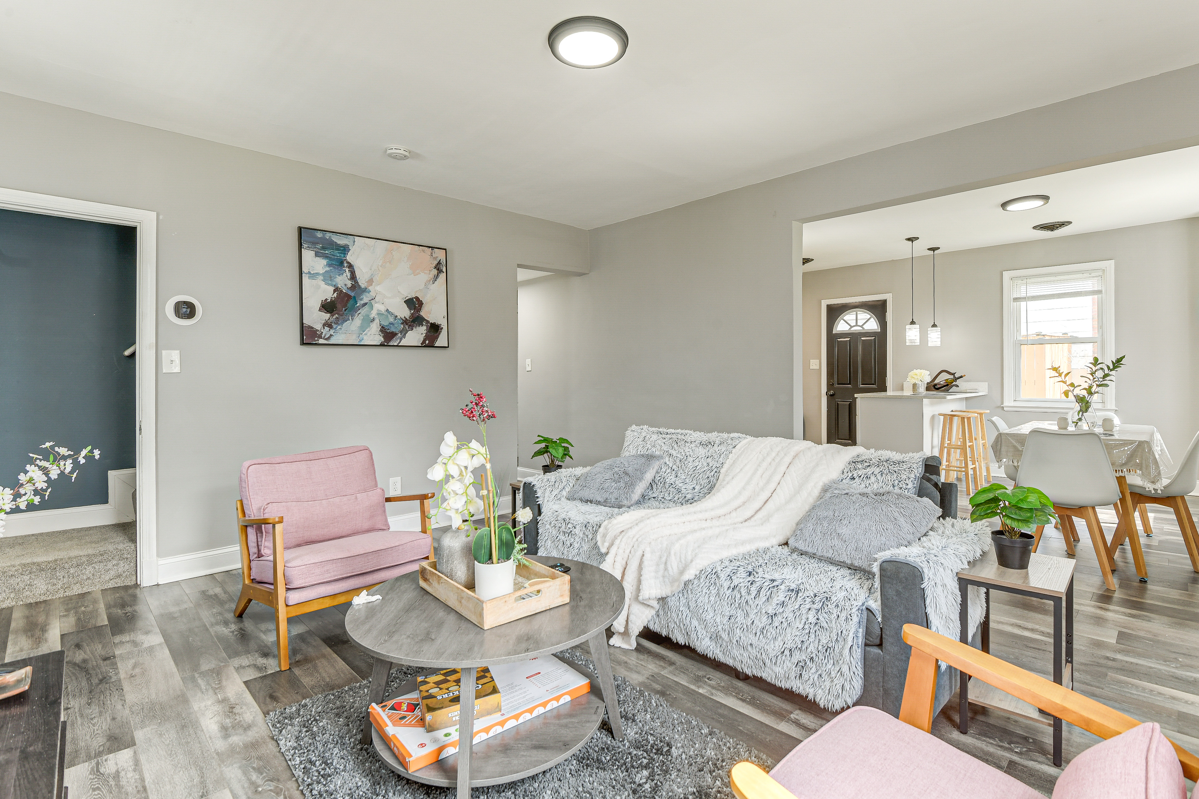 4 Mi to Universities: Quaint Parkville Apartment!