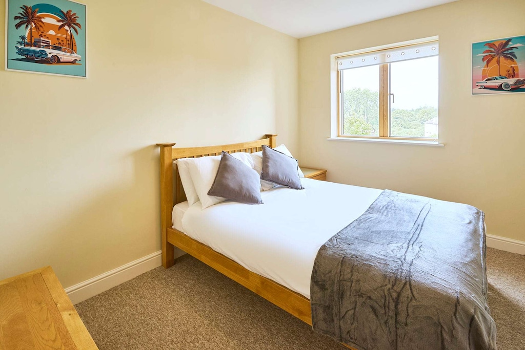 Newport House Apartment, Worcester - Host & Stay