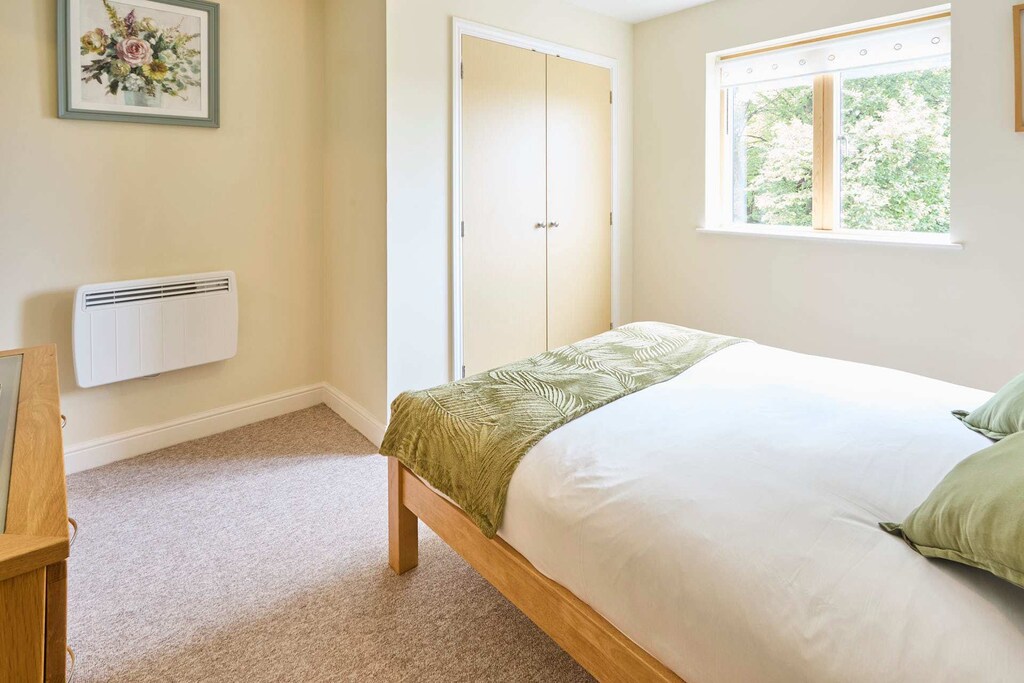 Newport House Apartment, Worcester - Host & Stay