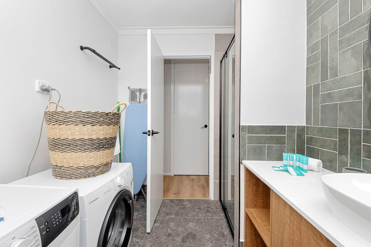 Coastal Elegance! A Luxurious, Dreamy Escape!