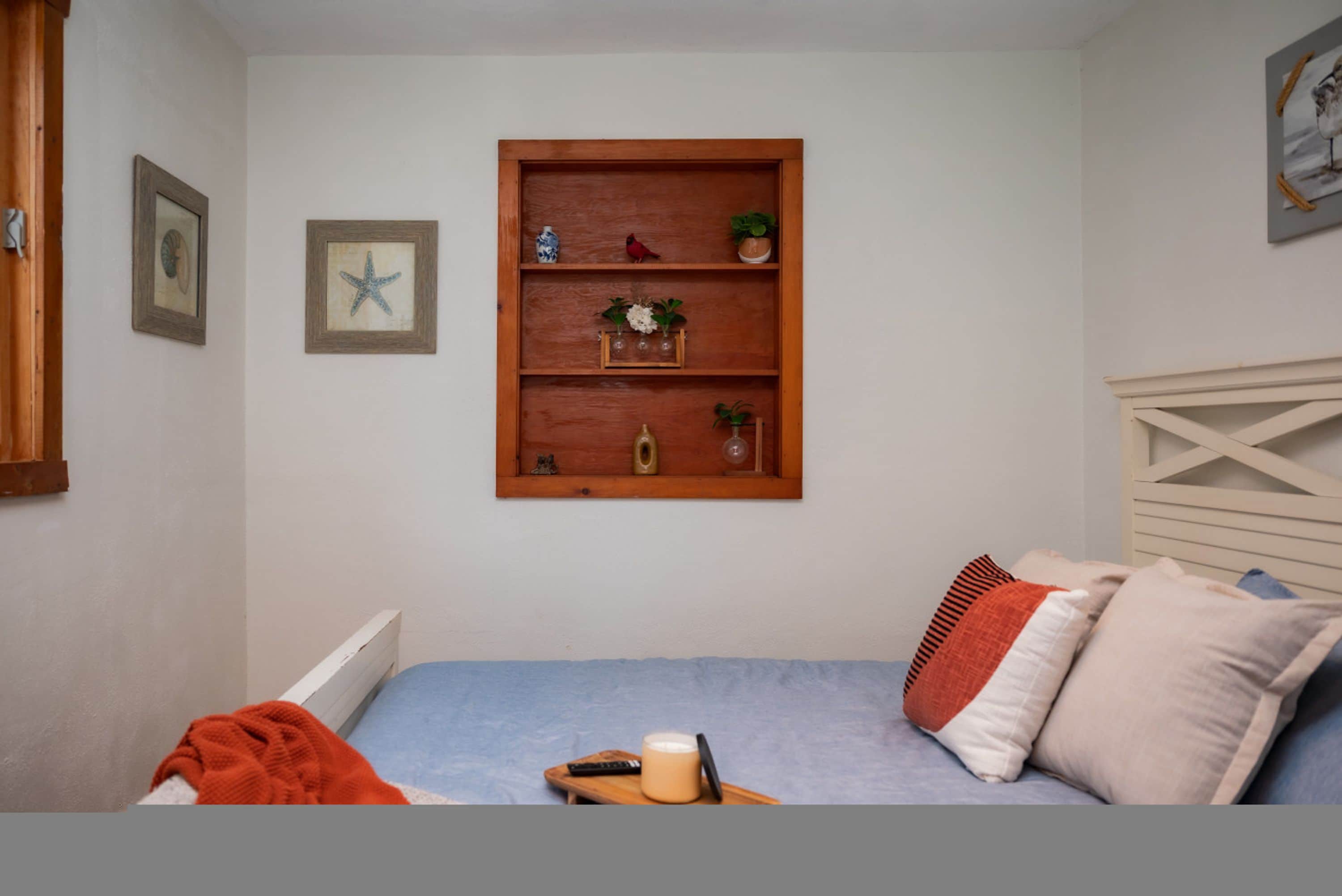 Lakefront  Hot tub  Amazing views  35 min to Indy