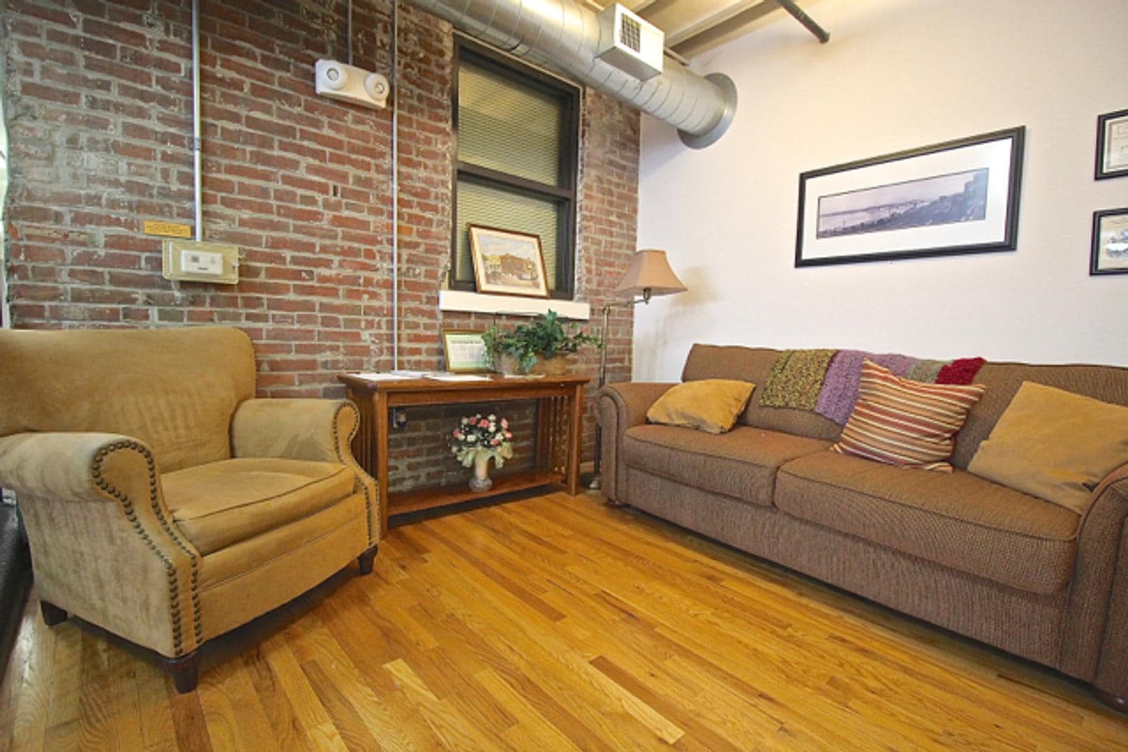 Stunning 1BD, Courtyard Stunning 1BD, Courtyard