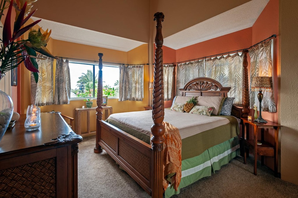 Cozy master bedroom in Kamahana 24