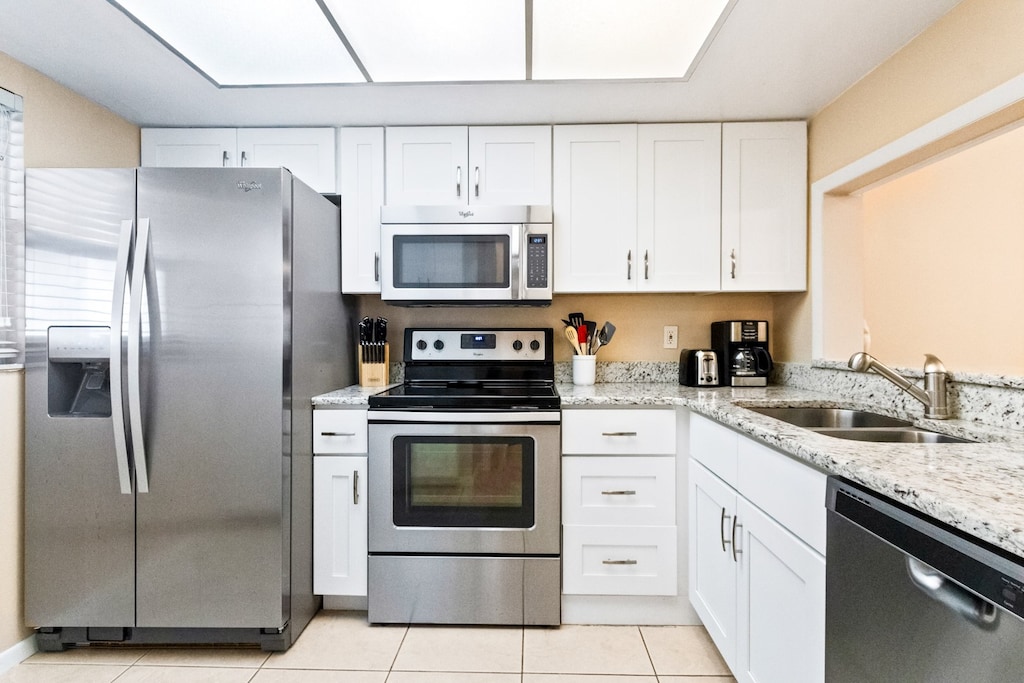 Clean & modern kitchen