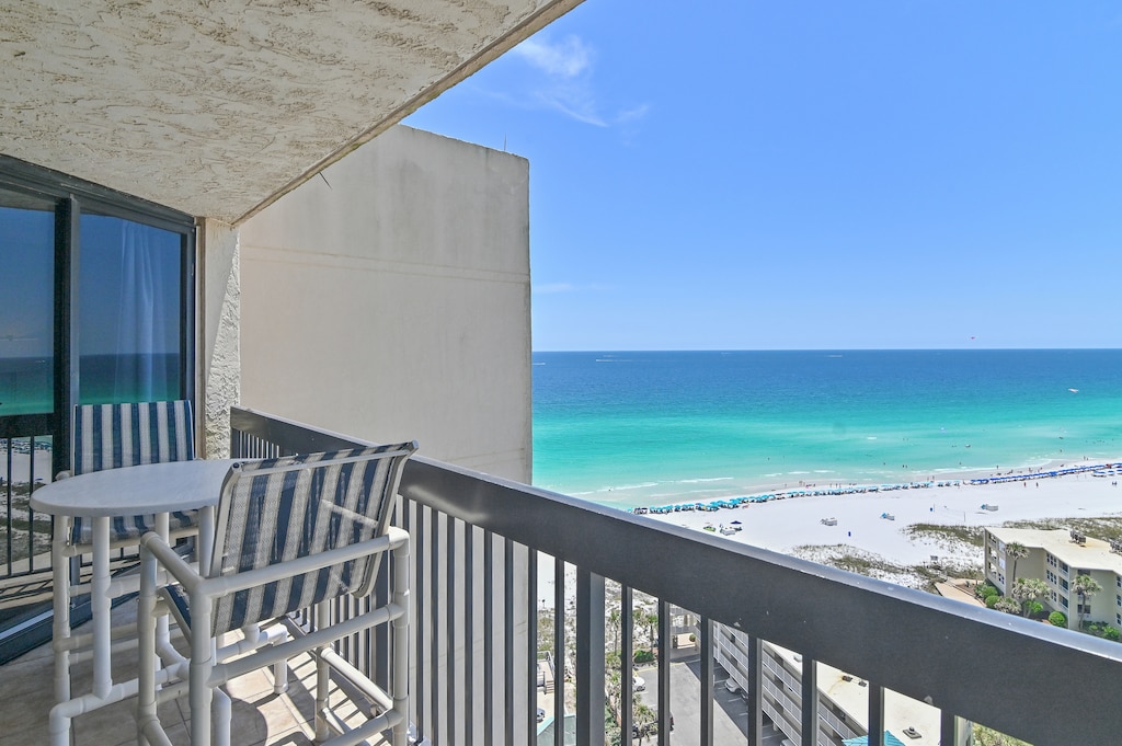 SunDestin 1818 balcony