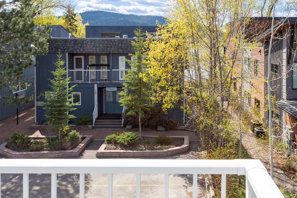 Views of the lake from the balcony | Exterior