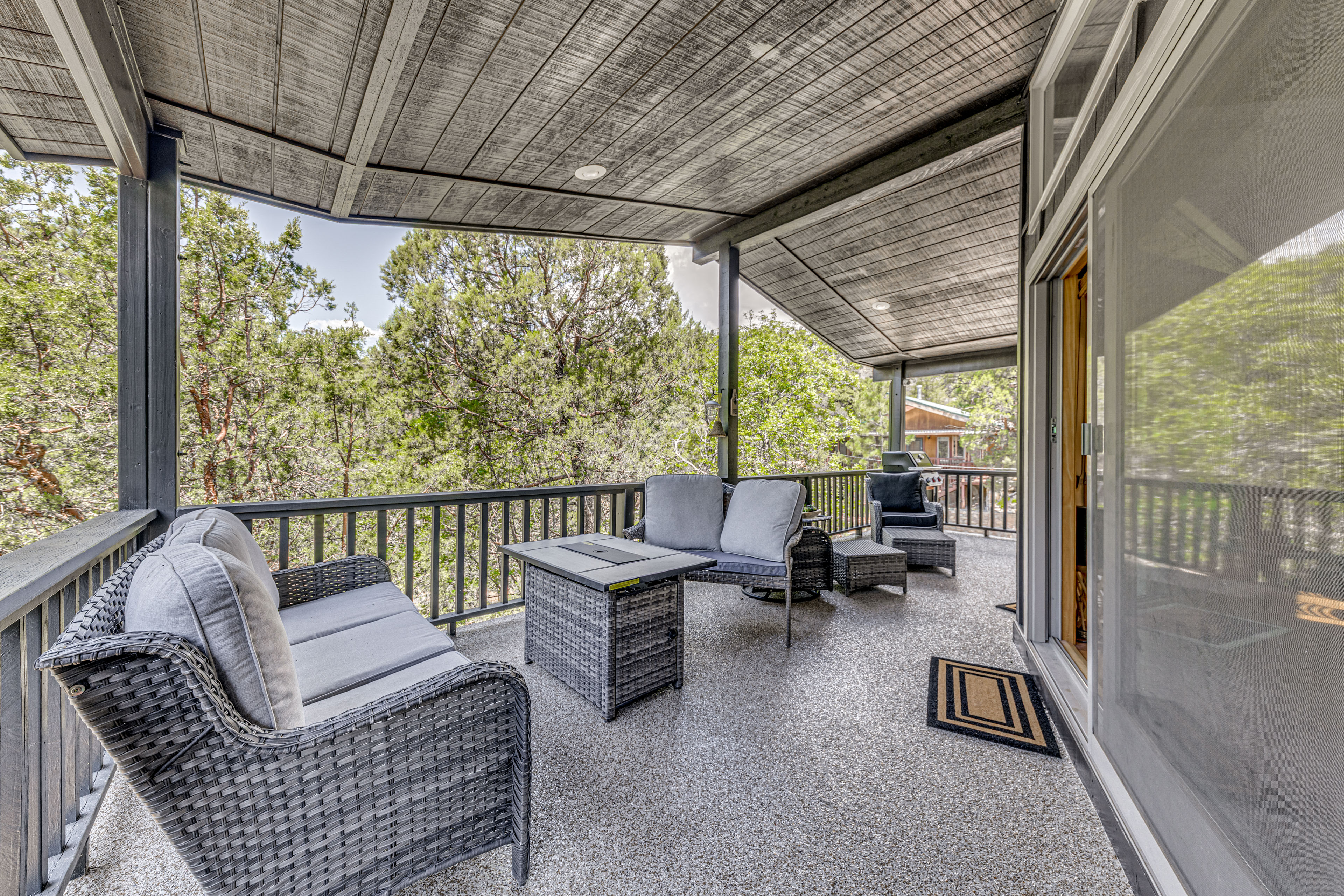 18 Mi to Ski Apache - Ruidoso Home Fit for Family!