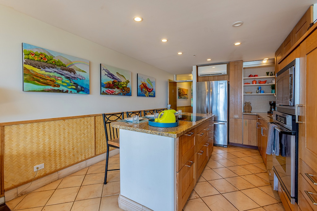 Dining for 4 at the kitchen island