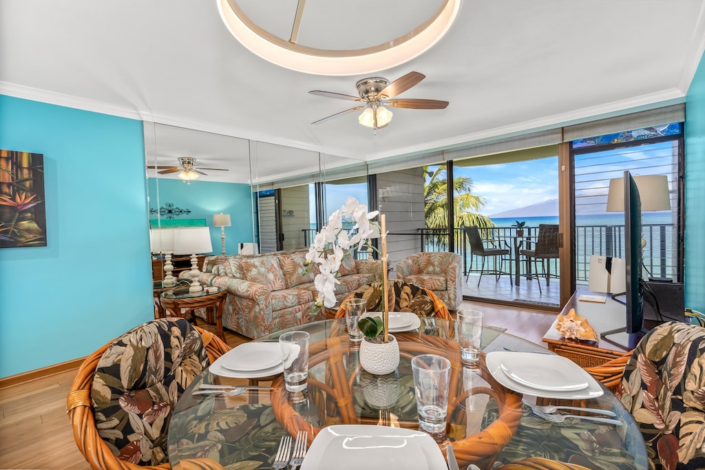 Dining table for four with stunning ocean views