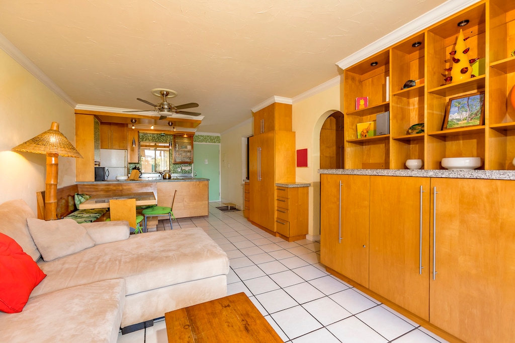 Open floor plan and beautifully furnished