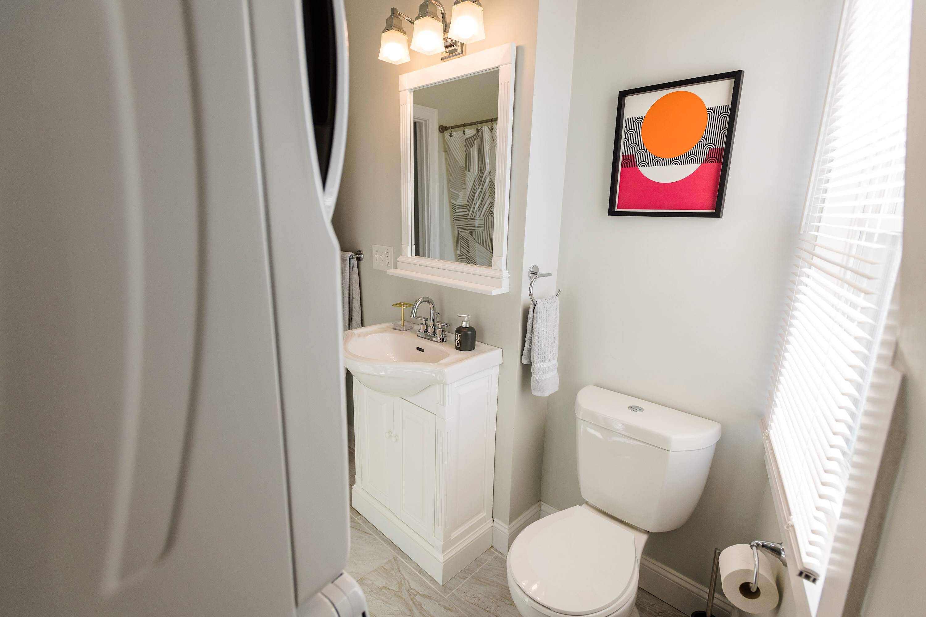 Bathroom w/ in-unit Washer & Dryer