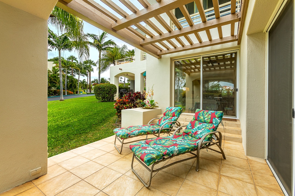 Comfortable seating on the private lanai