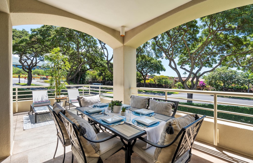 Outdoor dining for six