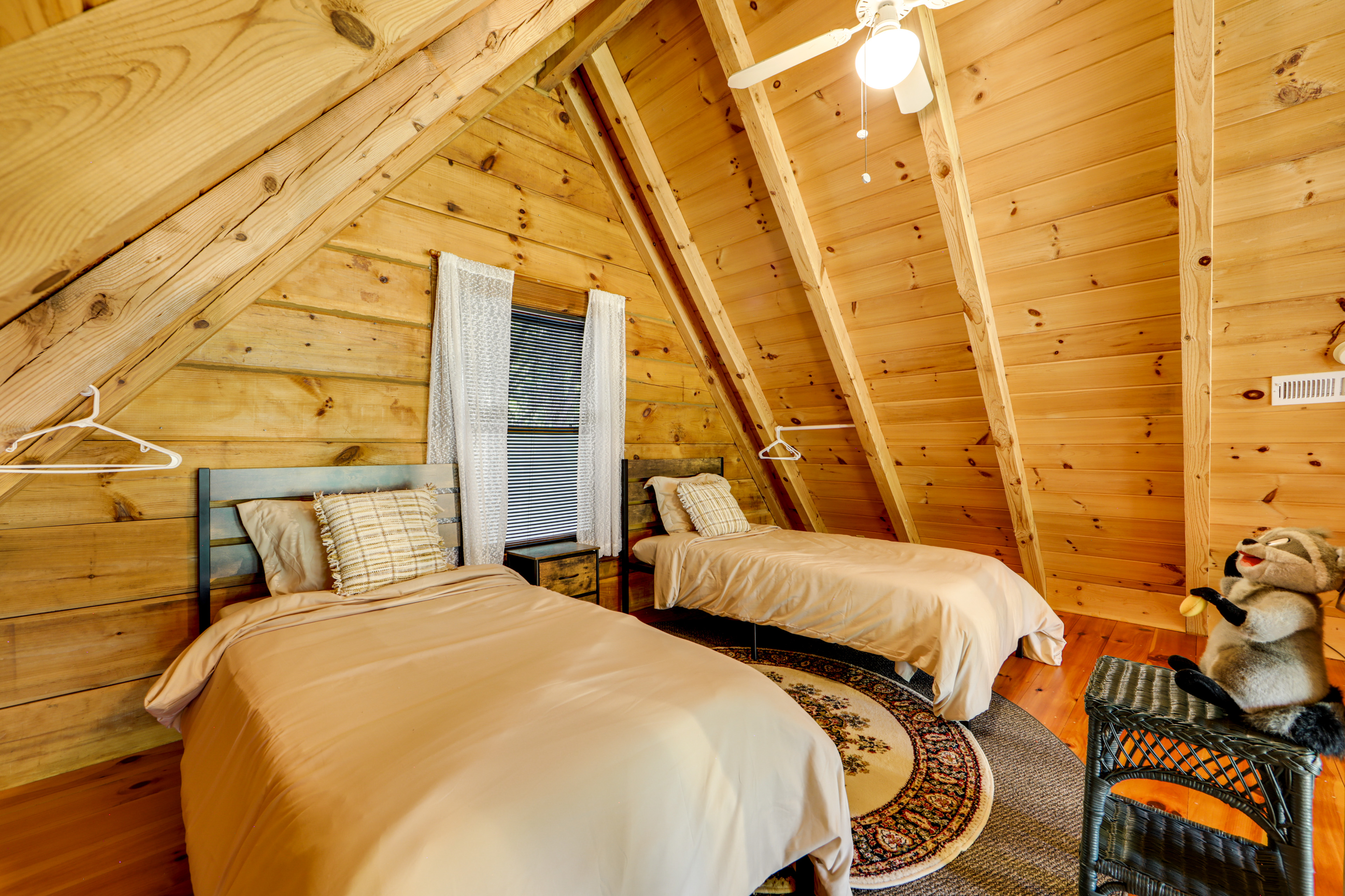 Panoramic Mountain Views & Decks: Franklin Cabin!