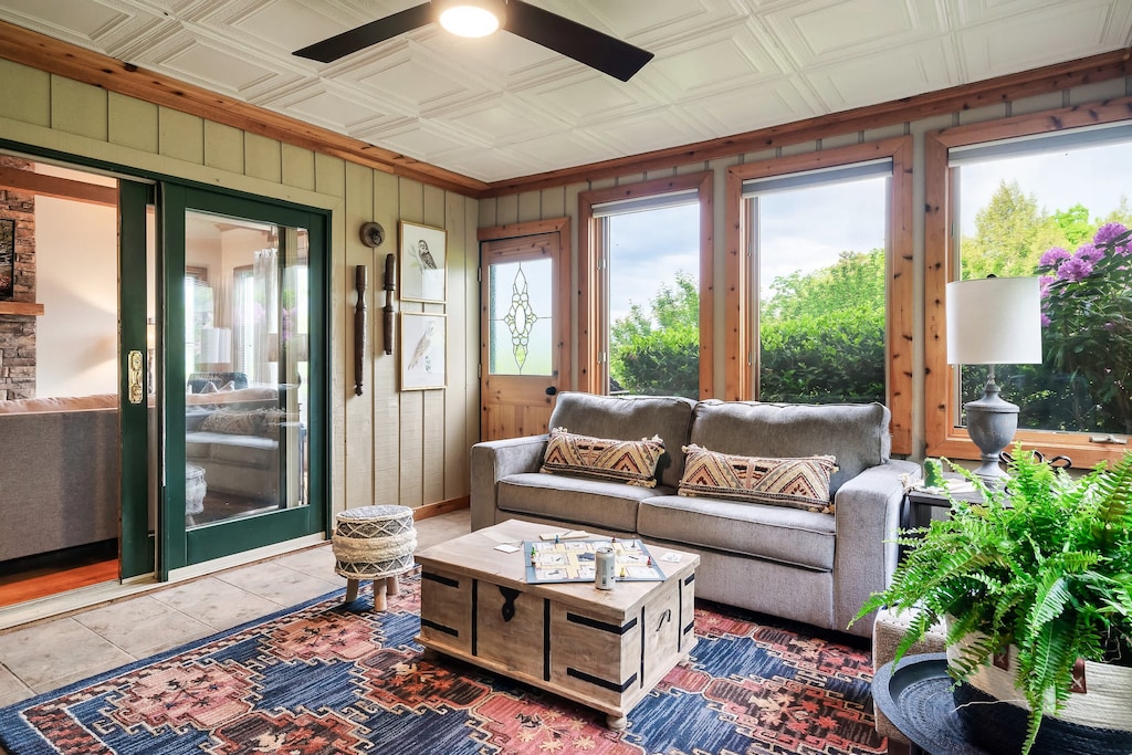 Sunroom with sofa sleeper