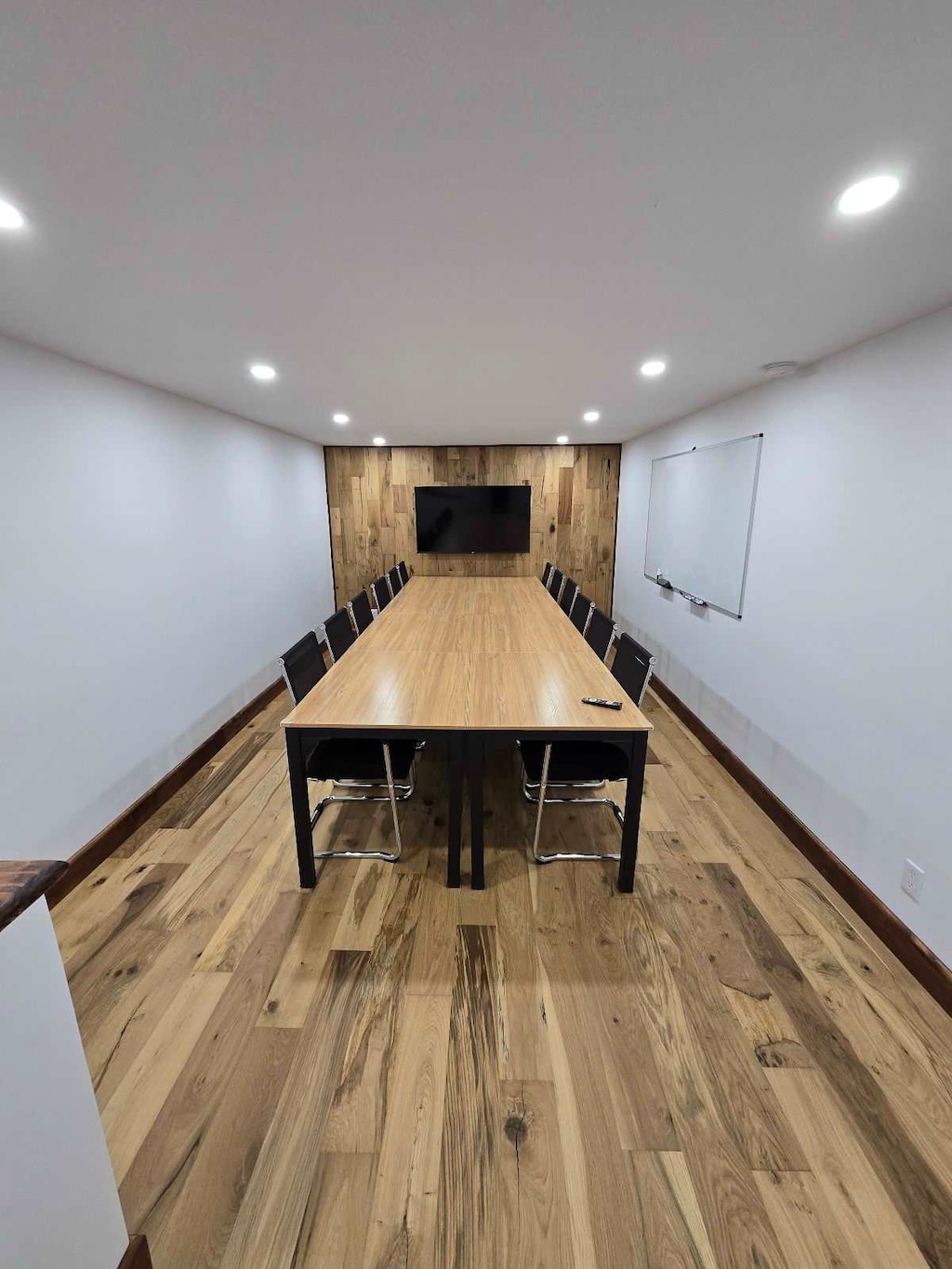 *** La salle de conférence est barrée et donc accessible seulement aux séjours entreprises ***