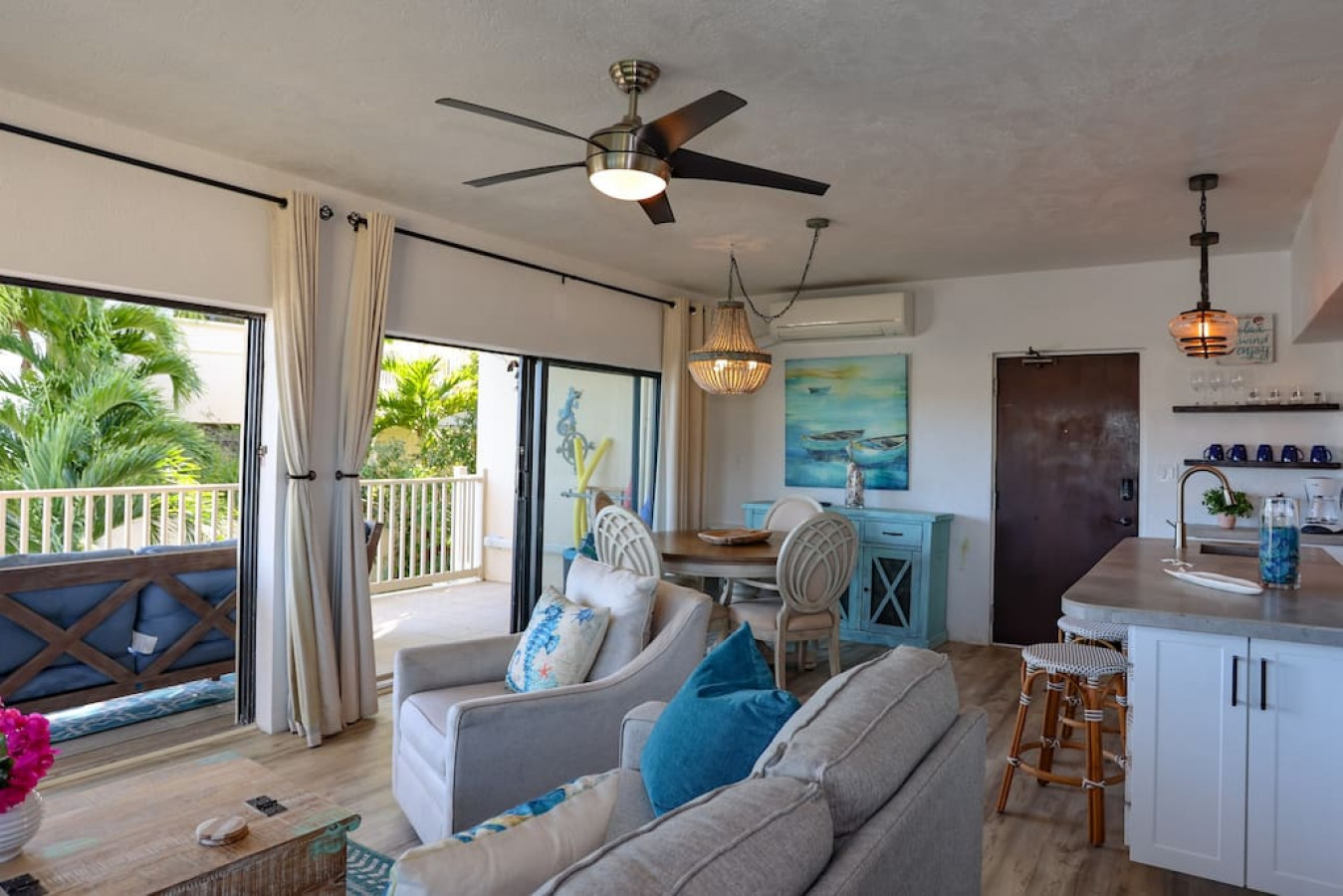 C'est Jolie II - Beautiful 1BR/1BA Condo! 