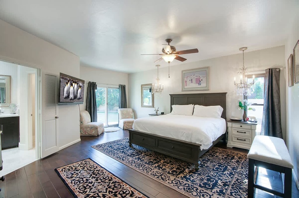 Master Suite - King bed ensuite that comes with own smart TV.