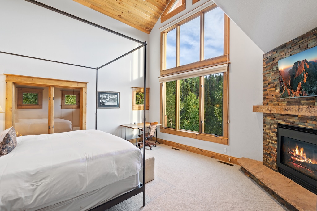 4.0-telemark-a-telluride-primary-suite1