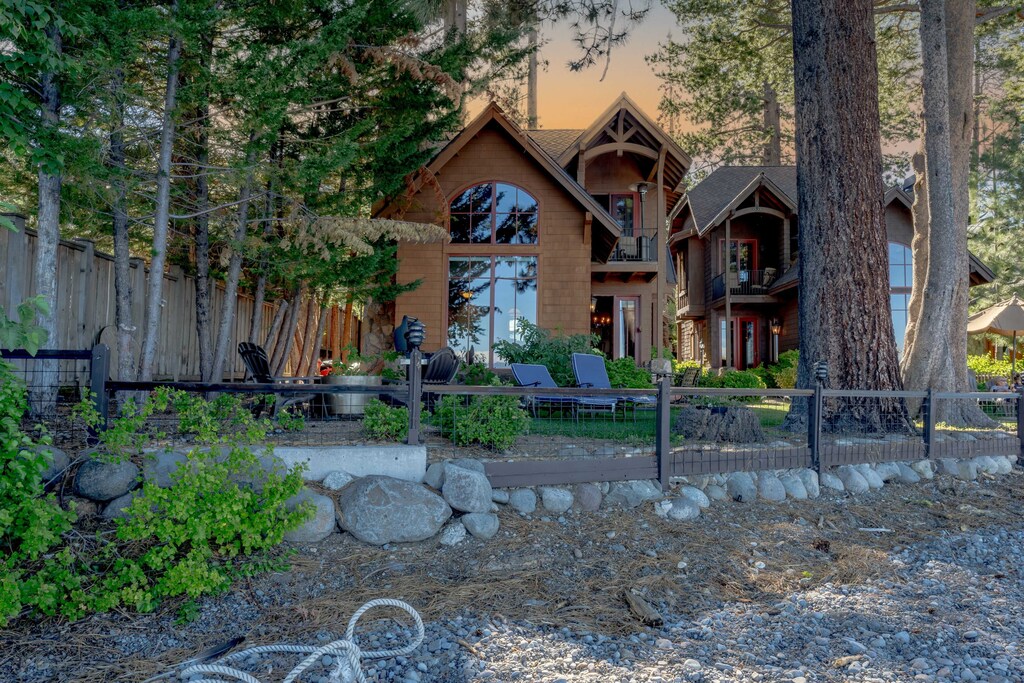 Exterior: Backyard area, patio, fire pit, gas bbq, beach access